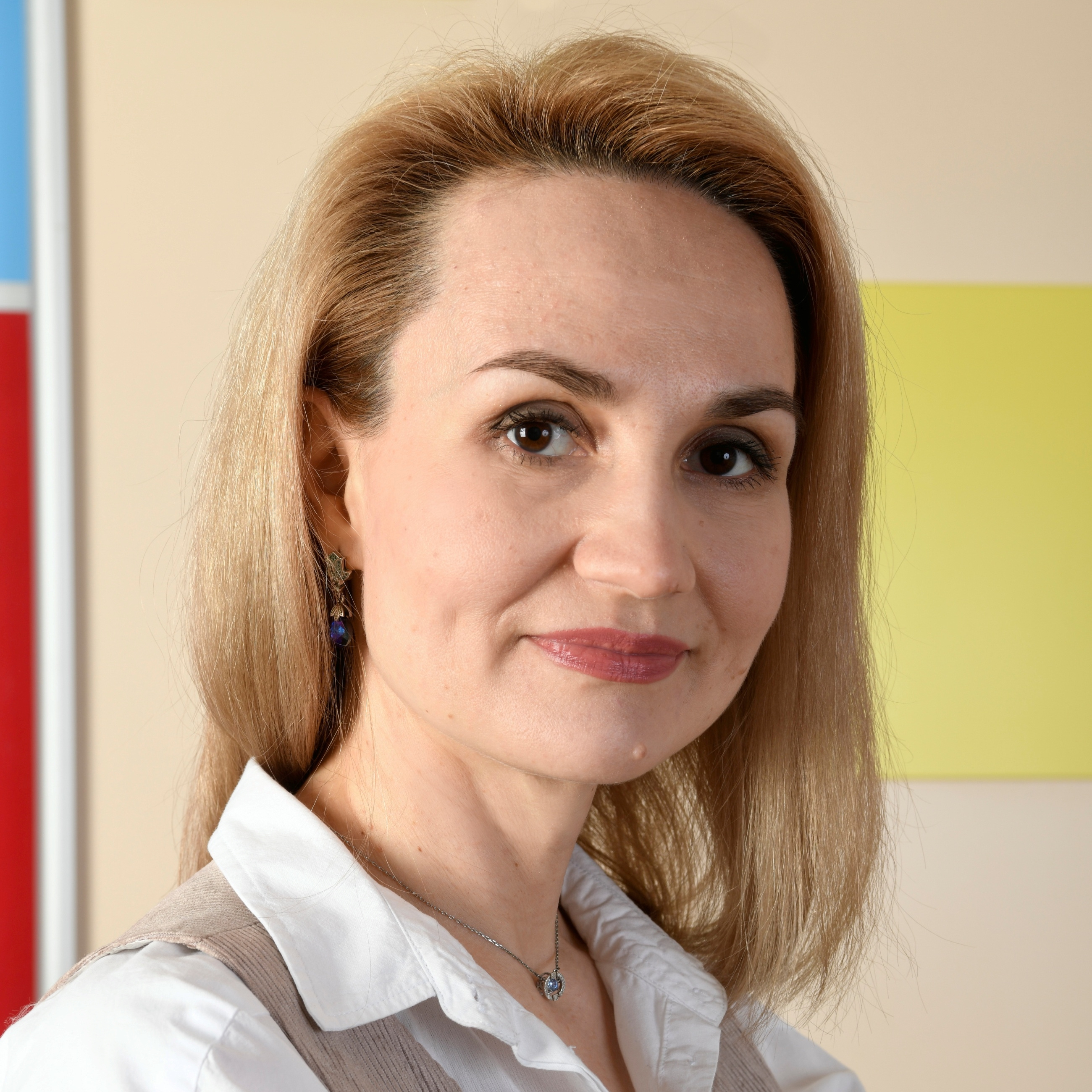 Марина Олеговна организовала свой первый развивающий центр в 2004 году, за эти годы «Ступеньки» выросли в большой и популярный развивающий проект Марина Олеговна организовала свой первый развивающий центр в 2004 году, за эти годы «Ступеньки» выросли в большой и популярный развивающий проект