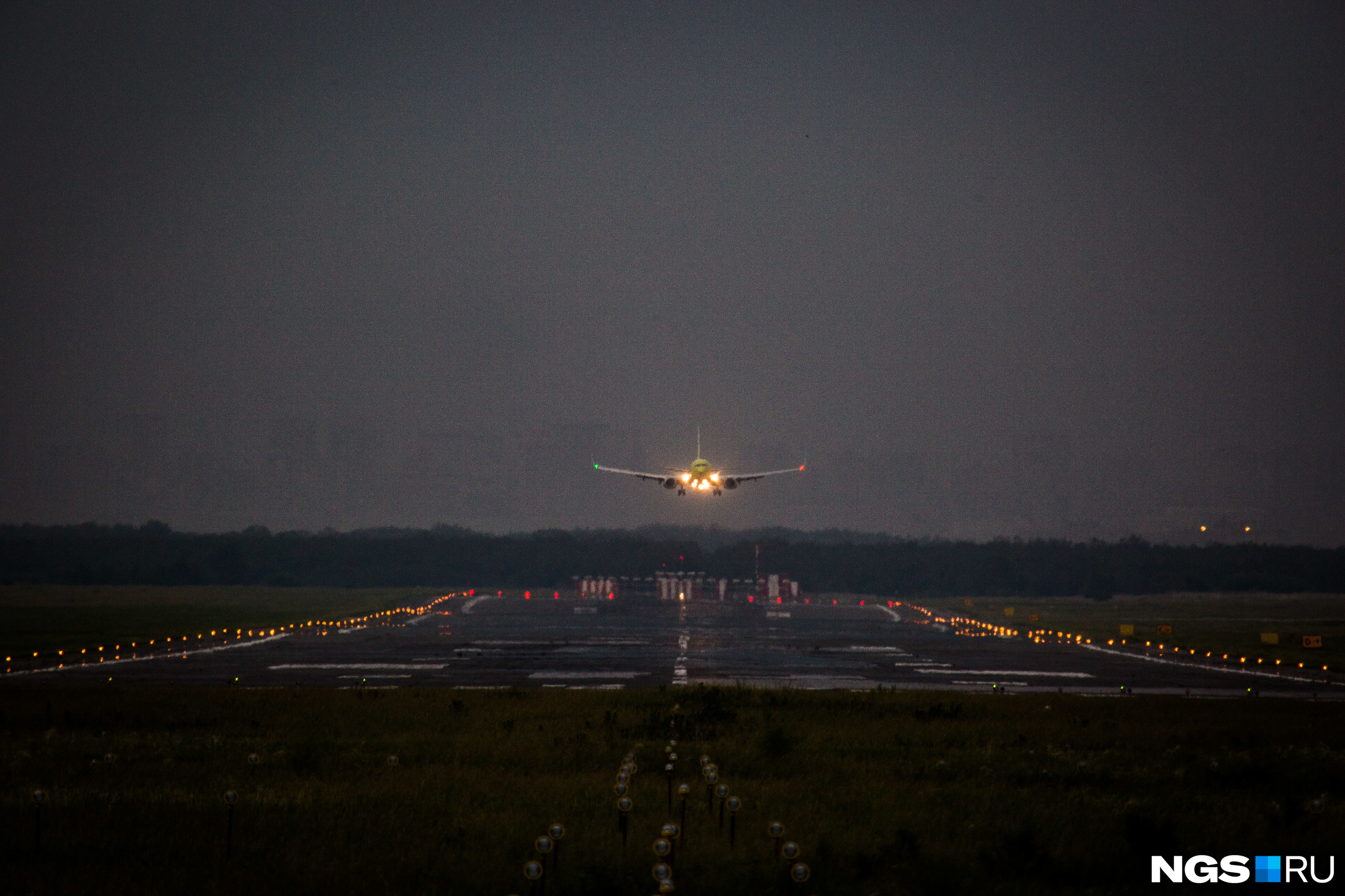 Прокуратура заинтересовалась задержкой авиарейса из Новосибирска в Таиланд — вылет ожидают 234 пассажира