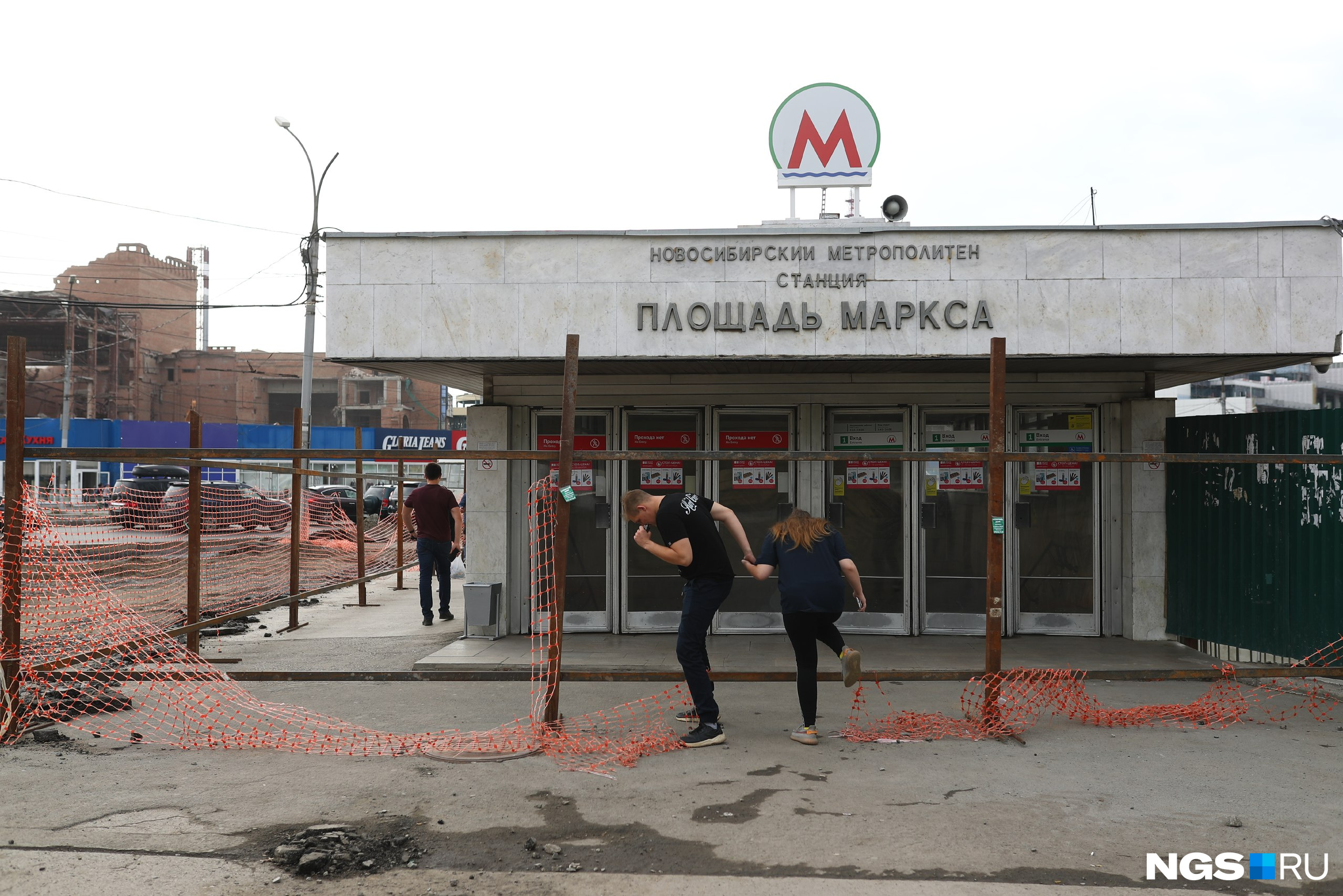 В мэрии уточнили, что в середине августа продолжался ремонт теплотрасс и подрядчик мог не успеть доделать ремонт дороги В мэрии уточнили, что в середине августа продолжался ремонт теплотрасс и подрядчик мог не успеть доделать ремонт дороги