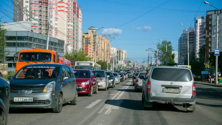 В Красноярск вернулись вечерние пробки. И это последняя неделя без утренних заторов