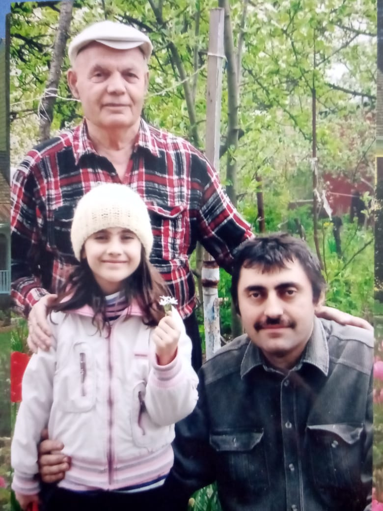 Владилен Мелещенко с сыном и внучкой
