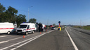 На Челябинском тракте пассажирский автобус перевернулся от столкновения с грузовиком. Есть пострадавшие