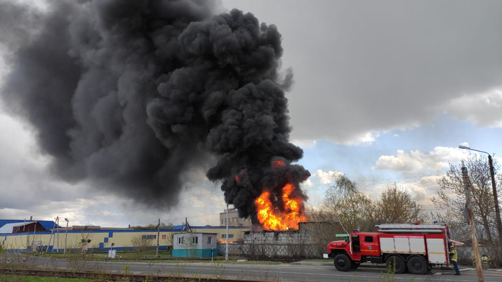 МЧС: пожар в промзоне Дзержинска локализован