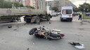 Мотоциклиста увезли в больницу после столкновения с МАЗом на «Меридиане»