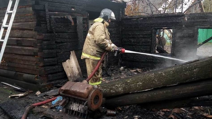 Семилетний мальчик пострадал на пожаре в Иркутском районе. Что стало причиной происшествия?