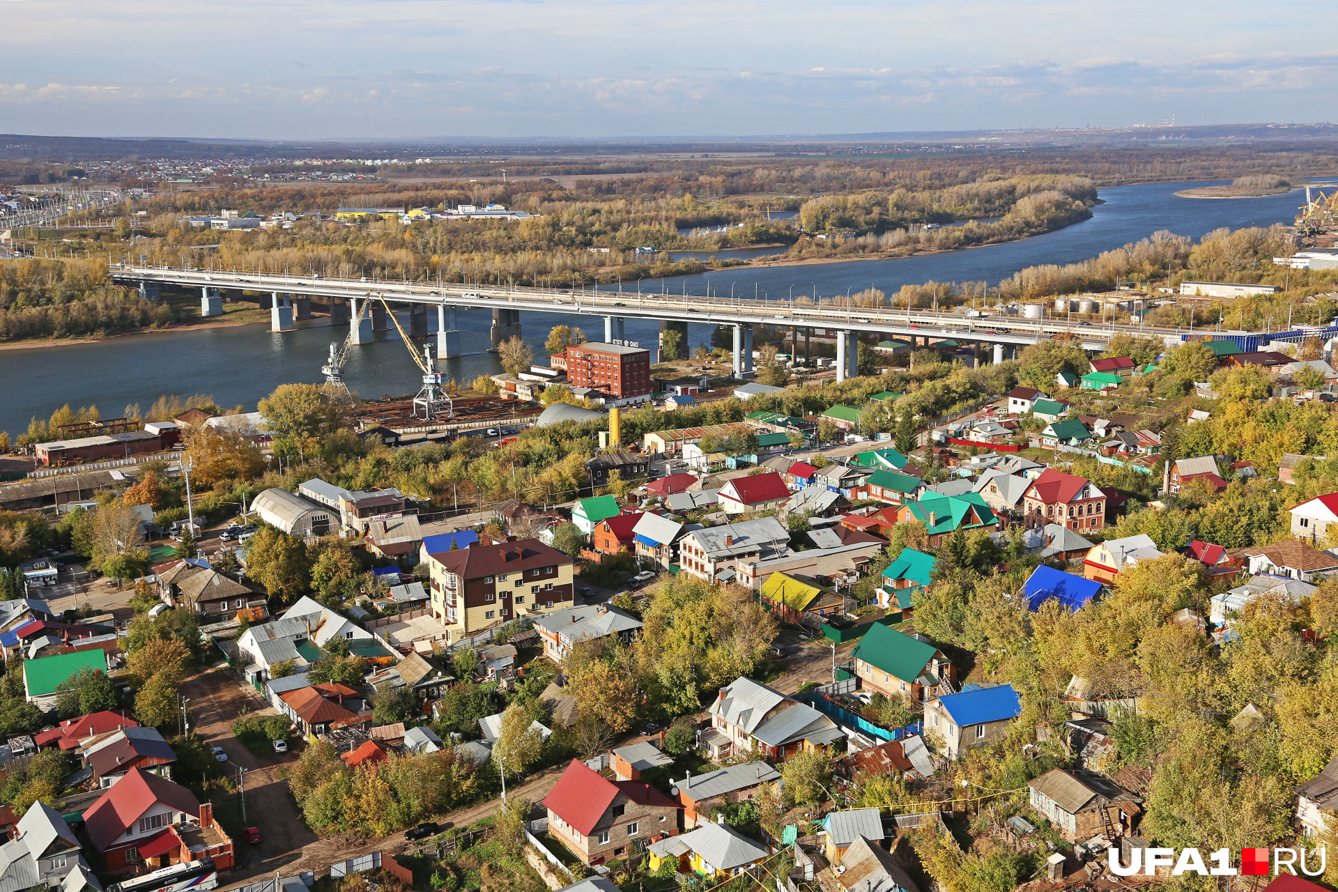 Фото затона уфа. Затонский мост Уфа. Уфа Затонский мост в город. Мост в Затон в Уфе. Вид с Затона на Уфу.