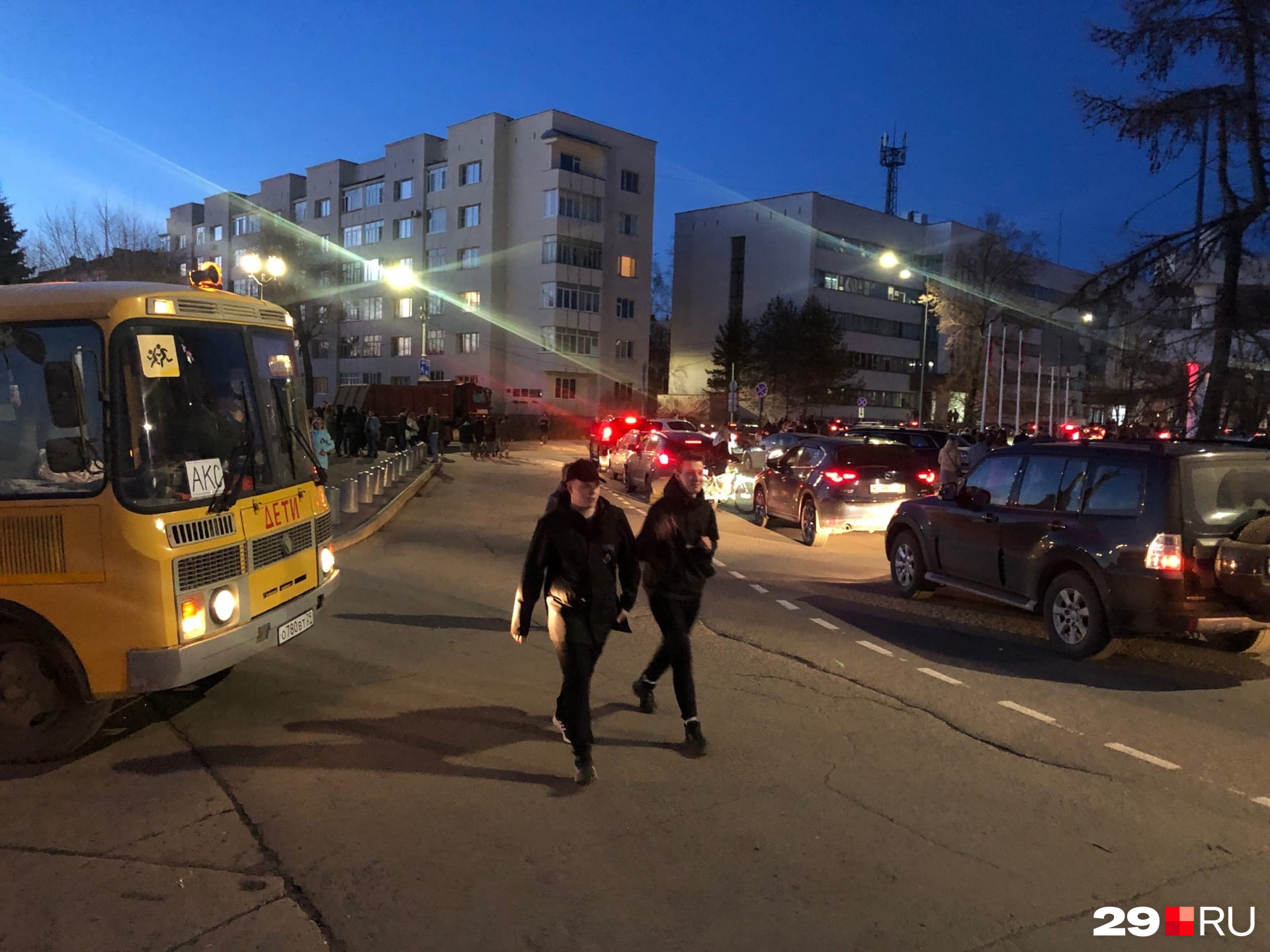На набережной при этом было много велосипедистов и самокатчиков, что создавало риск столкновения На набережной при этом было много велосипедистов и самокатчиков, что создавало риск столкновения