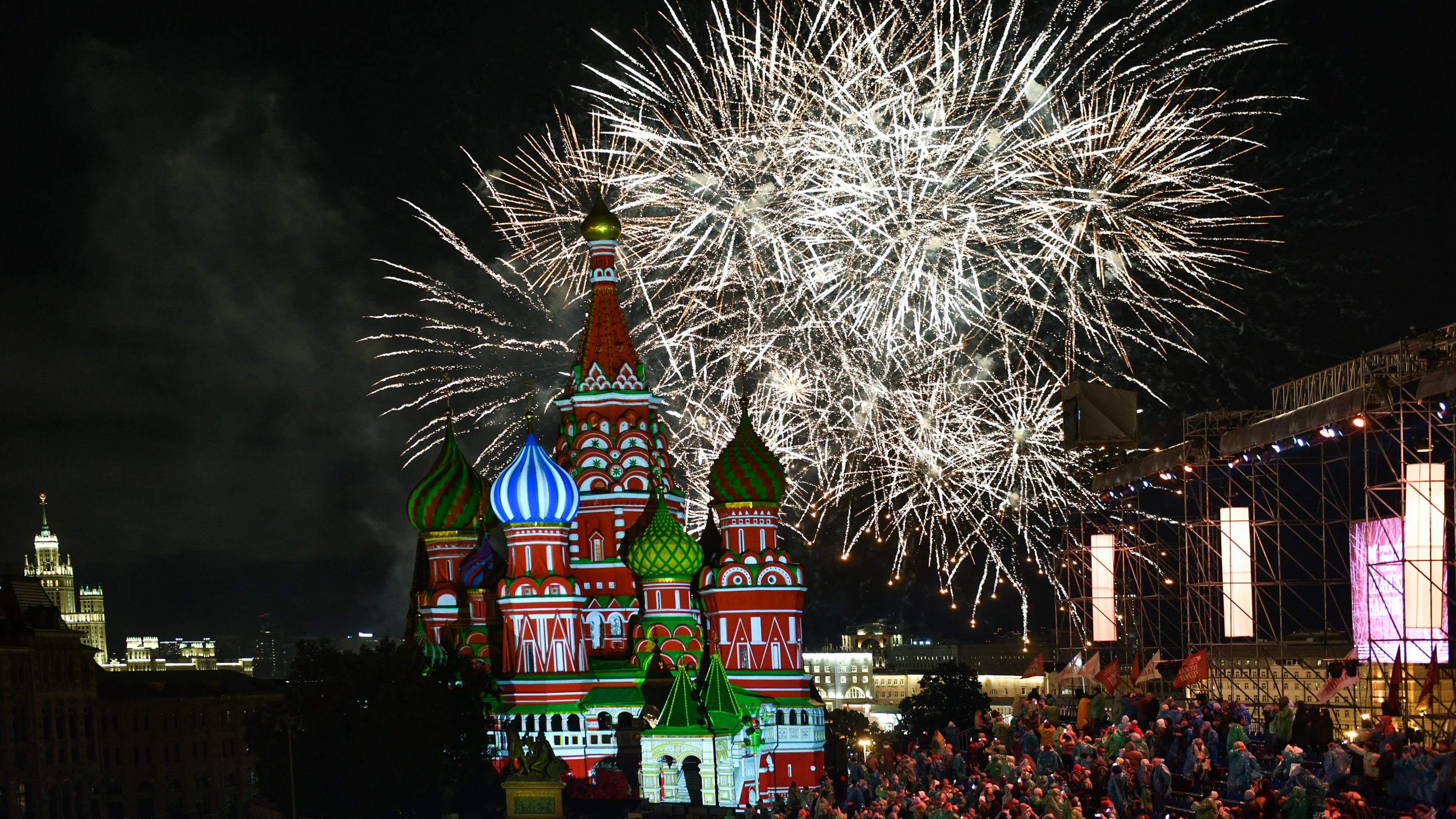 12 тысяч залпов над Кремлем: смотрим на главный салют Победы в Москве