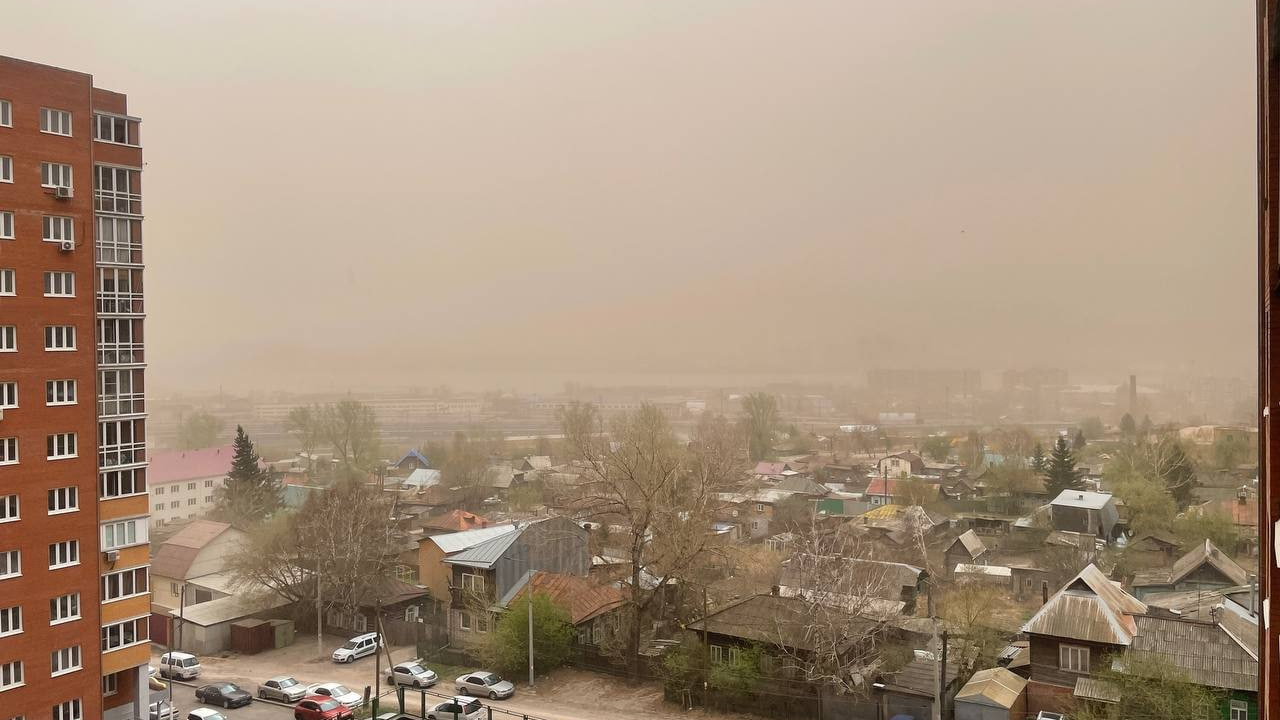 Подышали и хватит: Красноярск накрыла пыльная буря, показываем фото