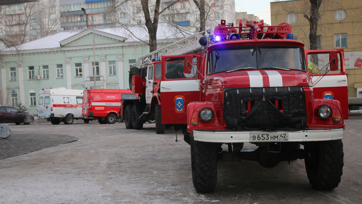 На пожаре в Кузбассе погиб трехлетний ребенок, два человека пострадали