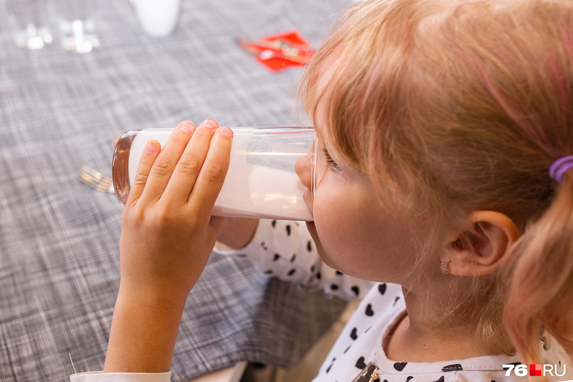 Детям молоко, безусловно, полезно. Взрослым тоже, просто с возрастом появляются некоторые особенности