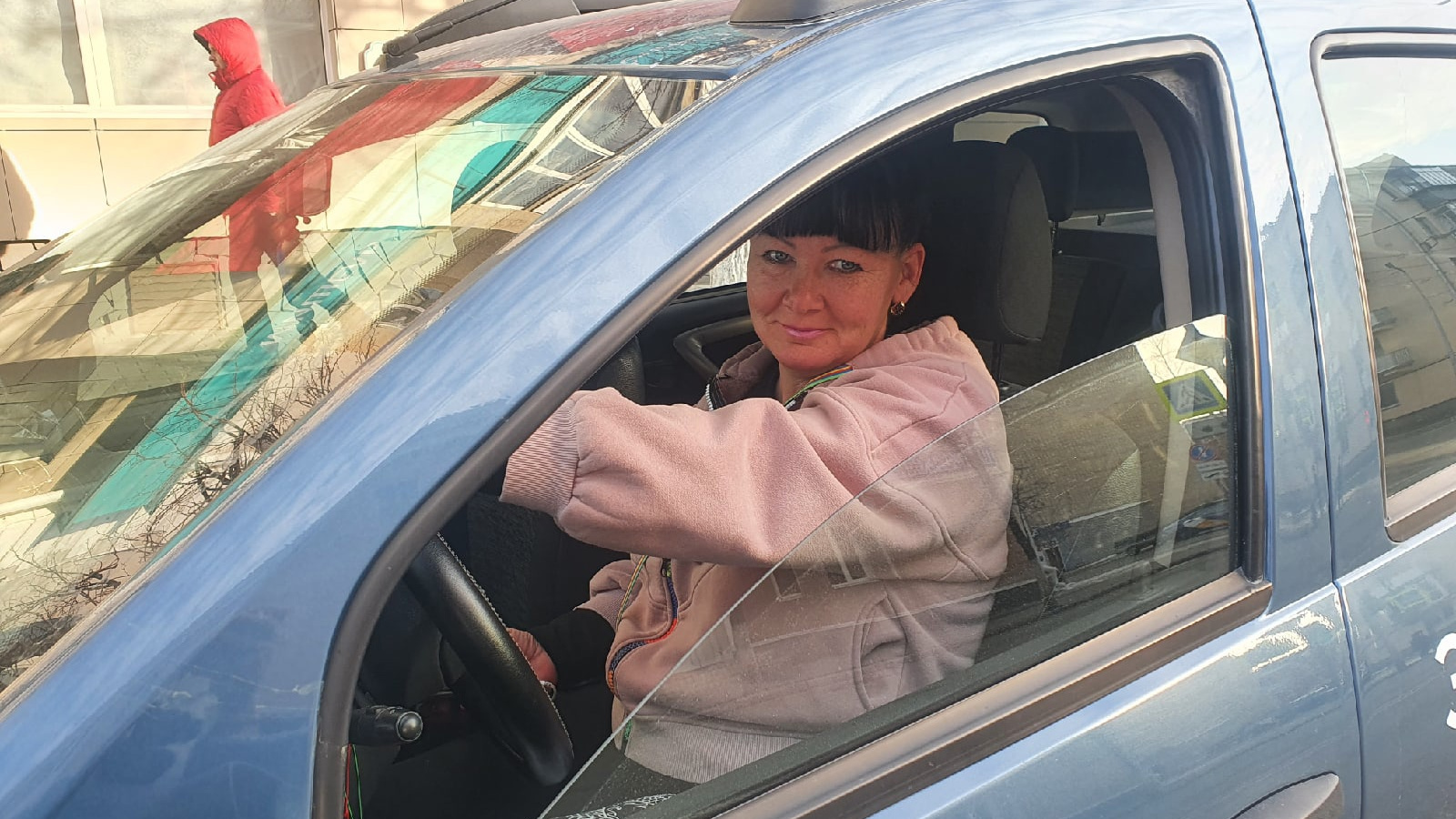 «Работа только называется мужской — "таксист"»: мнение женщины-водителя из Кургана