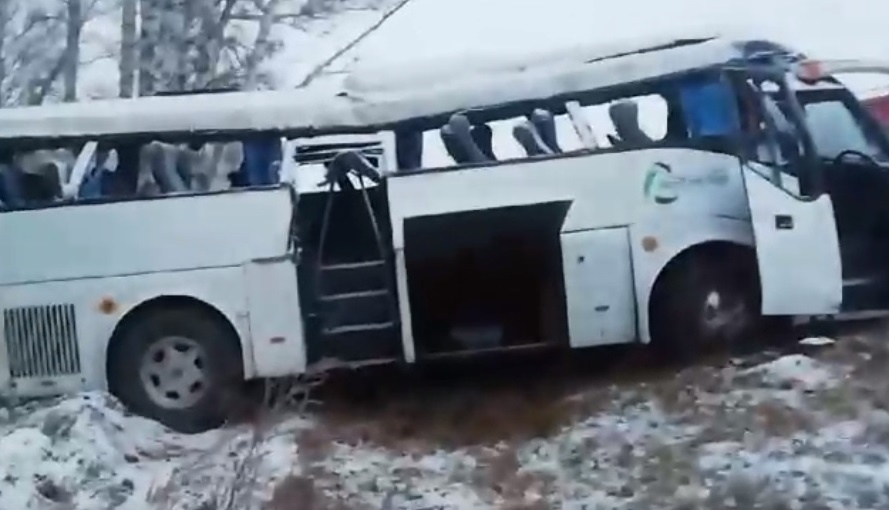 Стало известно число пострадавших в ДТП с автобусом, ехавшим в Екатеринбург