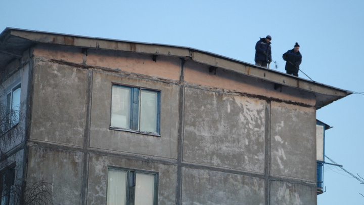 Кто возместит ущерб из-за протекшей крыши: объясняют власти Архангельска