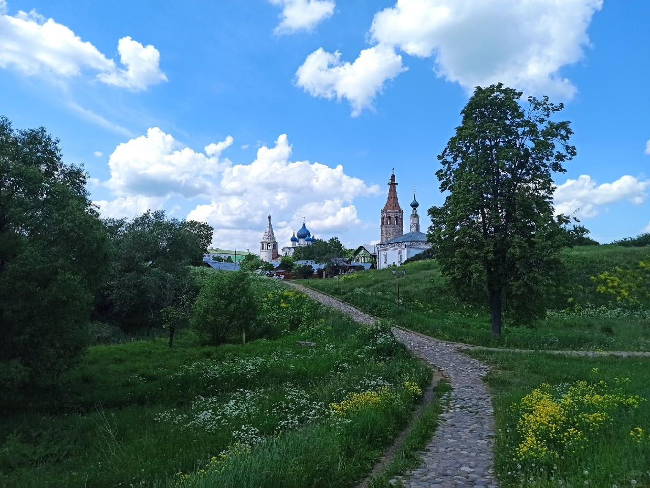 Суздаль — древний русский город с множеством старинных храмов