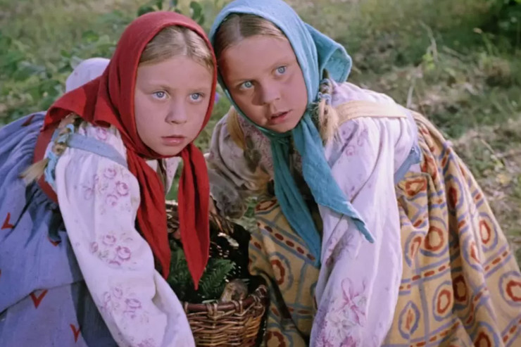 В «Морозко» близнецы исполнили эпизодические роли девочек в лесу