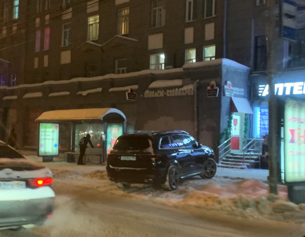 Заехал на остановку ОТ Заехал на остановку ОТ