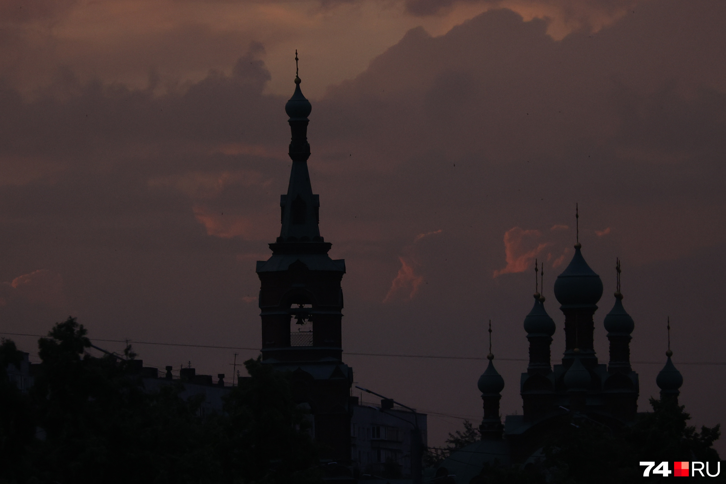 Небо сегодня было глубокое Небо сегодня было глубокое