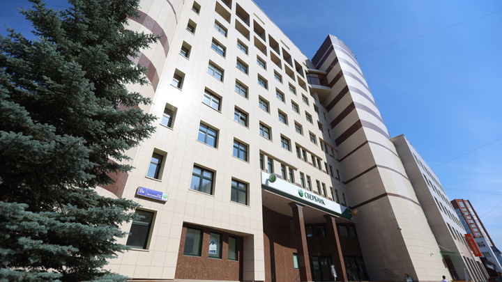 Сбербанк передумал продавать главный офис в Челябинске, но сокращает отделения