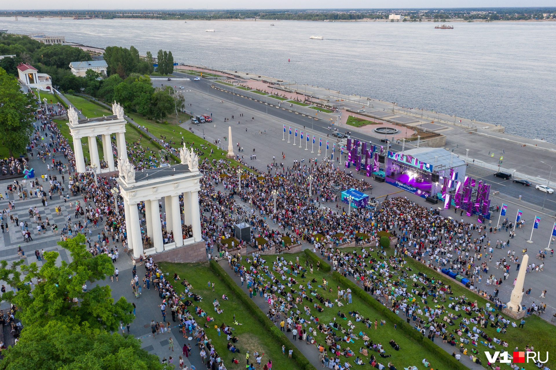 Выступление волгограде. Набережная волгоград 2025. концерт ниллето волгоград 2025. концерт на набережной в волгограде. фестиваль волгоград набережная.