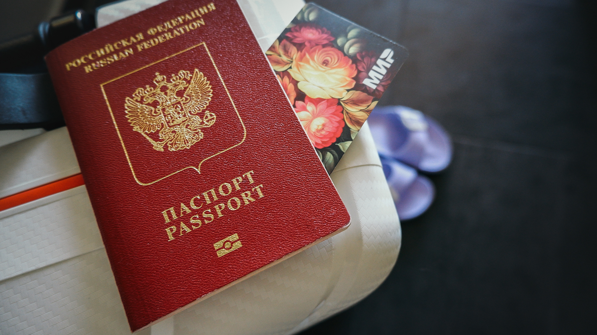В России приостановили прием заявлений на выпуск загранпаспортов нового образца