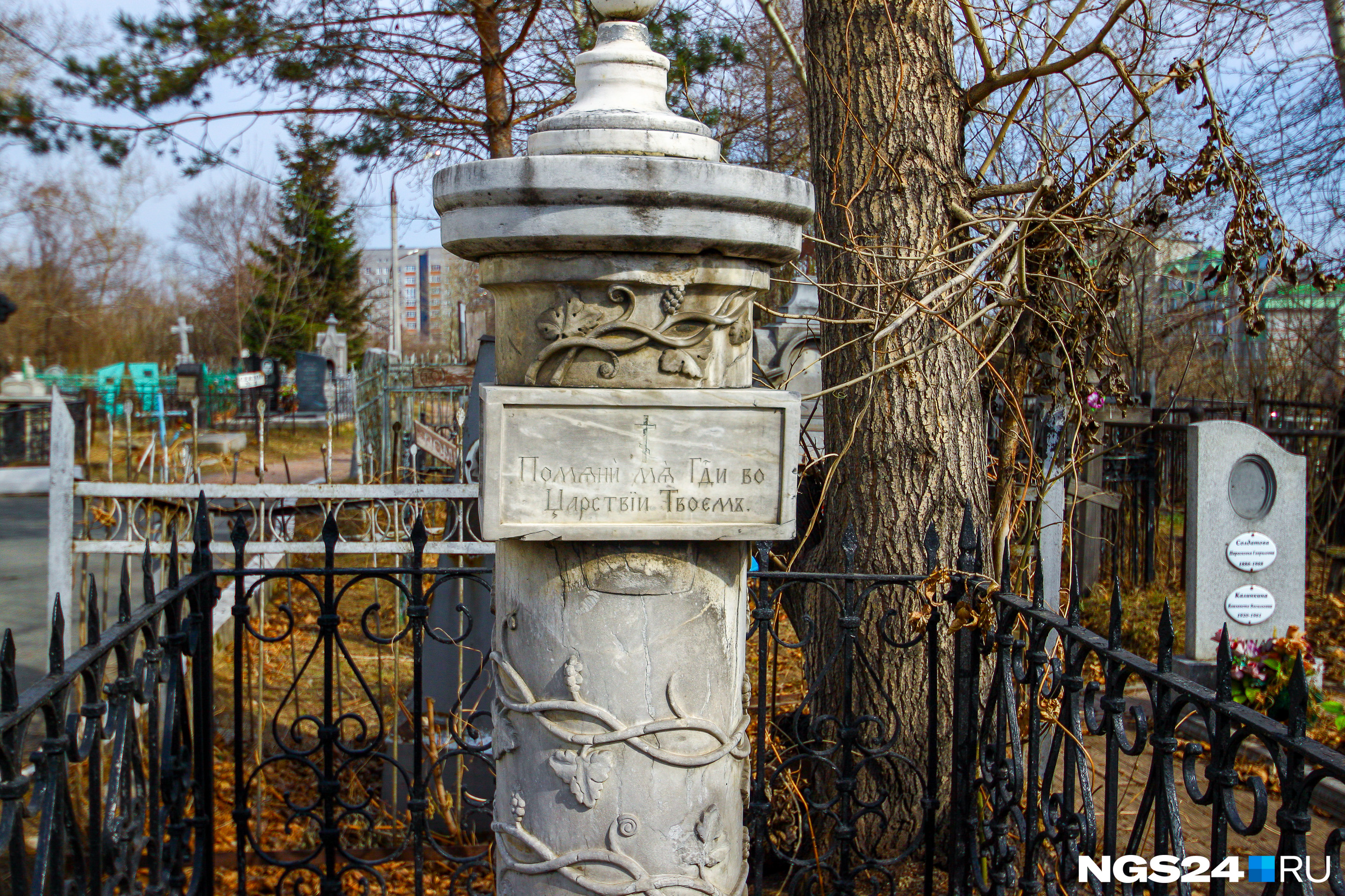 Мраморный монумент на могиле декабриста Давыдова был изготовлен в Италии