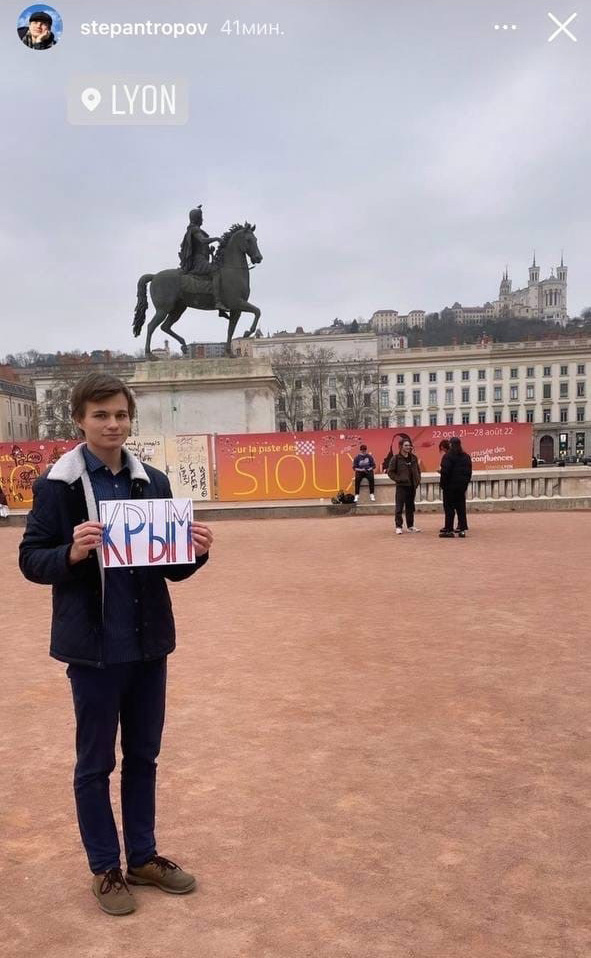 Степан на пикете в поддержку Крыма во французском Лионе