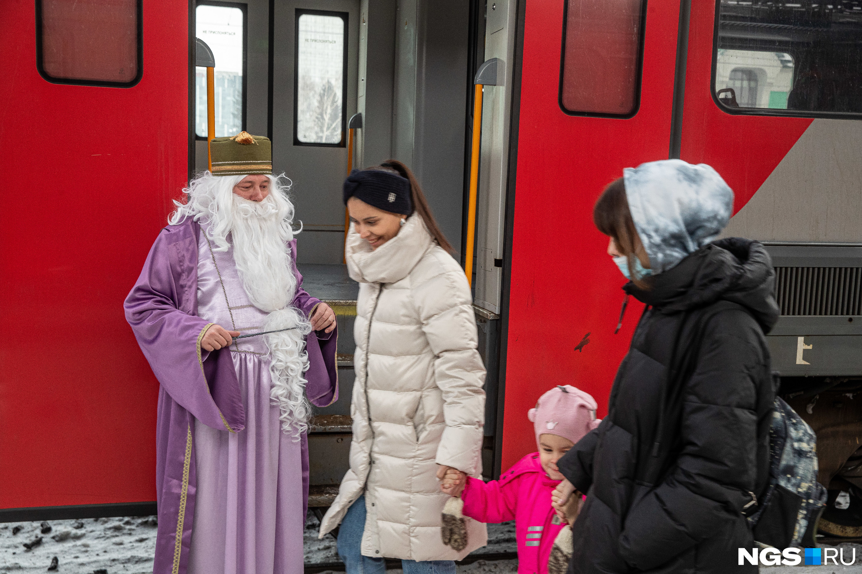 Экспресс отправляется. Хогвартс экспресс Новосибирск Бердск. Поезд Хогвартс Новосибирск. Магический экспресс Новосибирск. Поезд Хогвартс Екатеринбург.