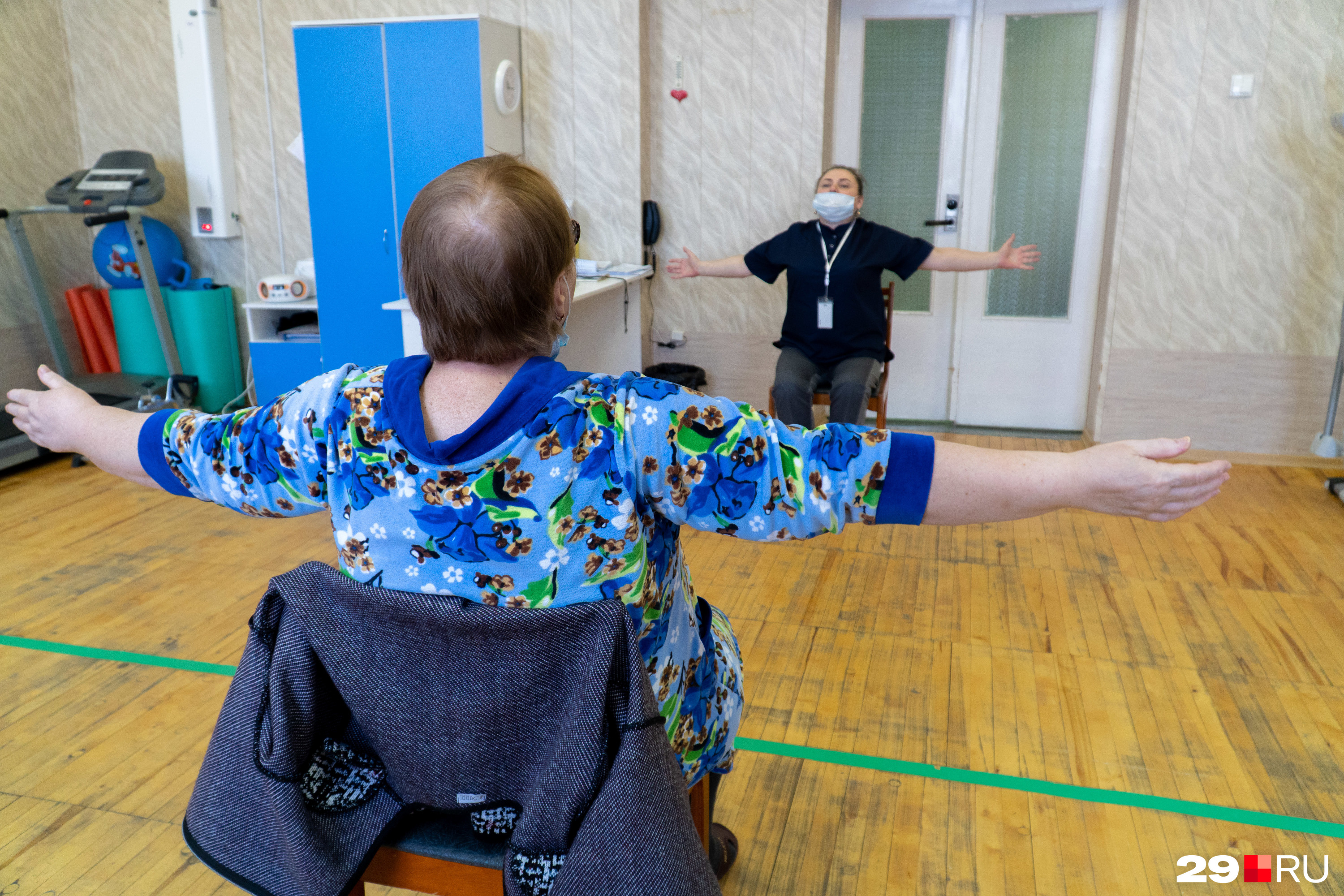 Нахождение в стационаре Архангельского госпиталя для ветеранов войн совмещается с различными упражнениями для восстановления