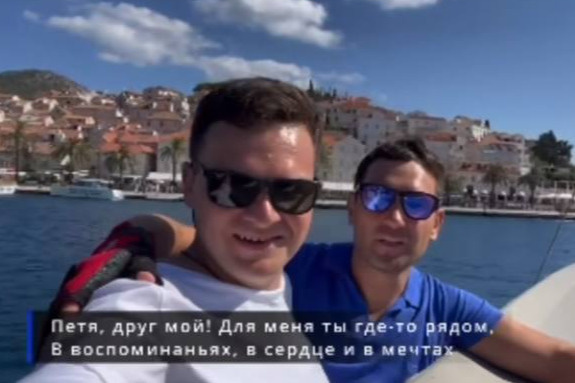Несколько друзей Петра Лобанова выложили в соцсетях прощальное видео с моментами совместных поездок