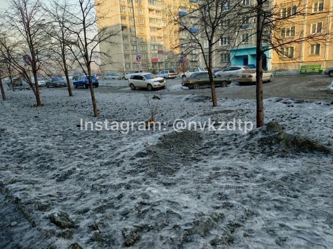 Киселевск черный снег. Киселевск черный снег. Черный снег в кузбассе. Черный снег в кузбассе. Прокопьевск черный снег.