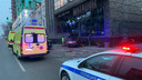 В Ростове Audi столкнулась с автобусом и влетела в здание ресторана Matador