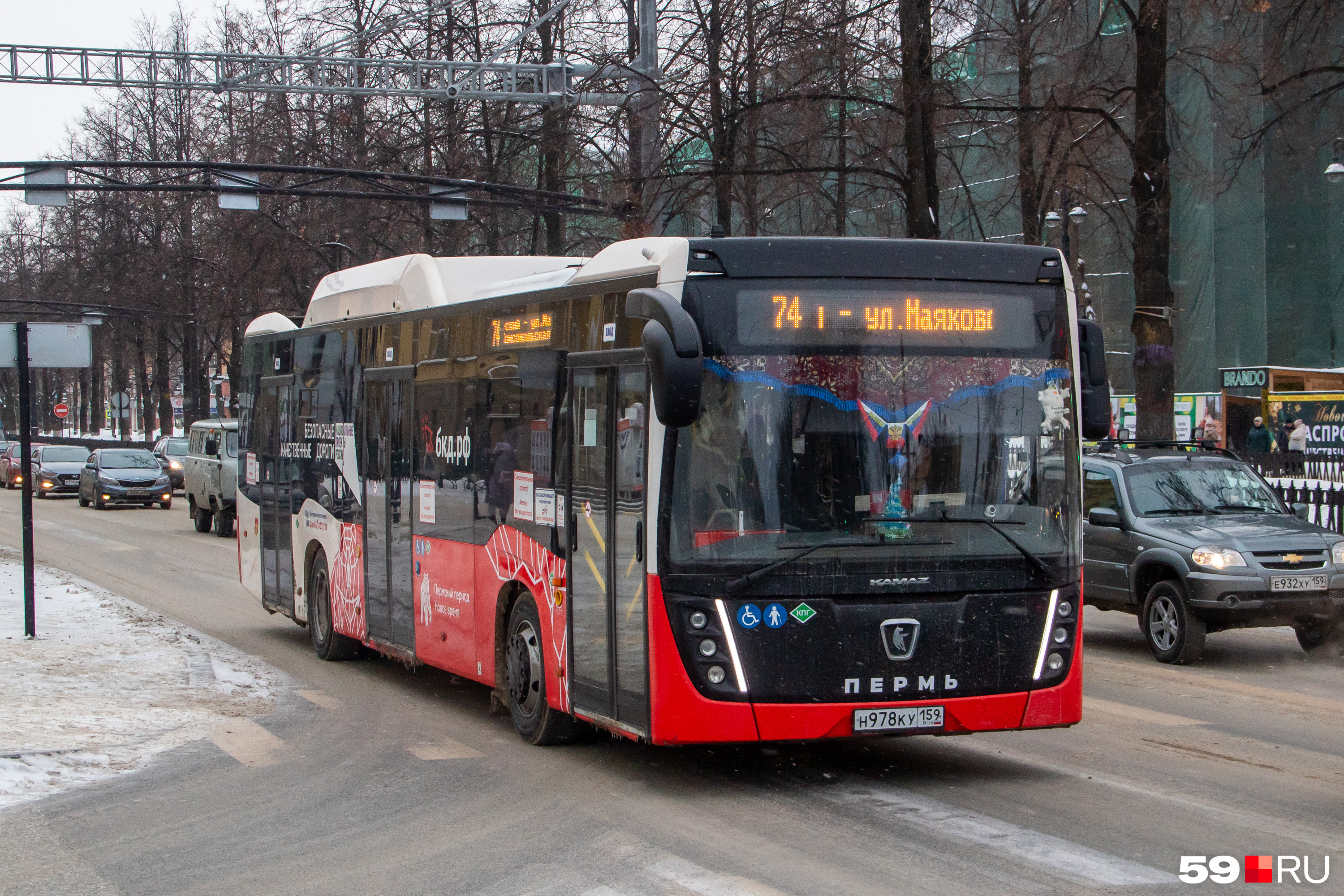 14 января 2023 года, автобус подведа Минтранса продолжает «требовать маски»