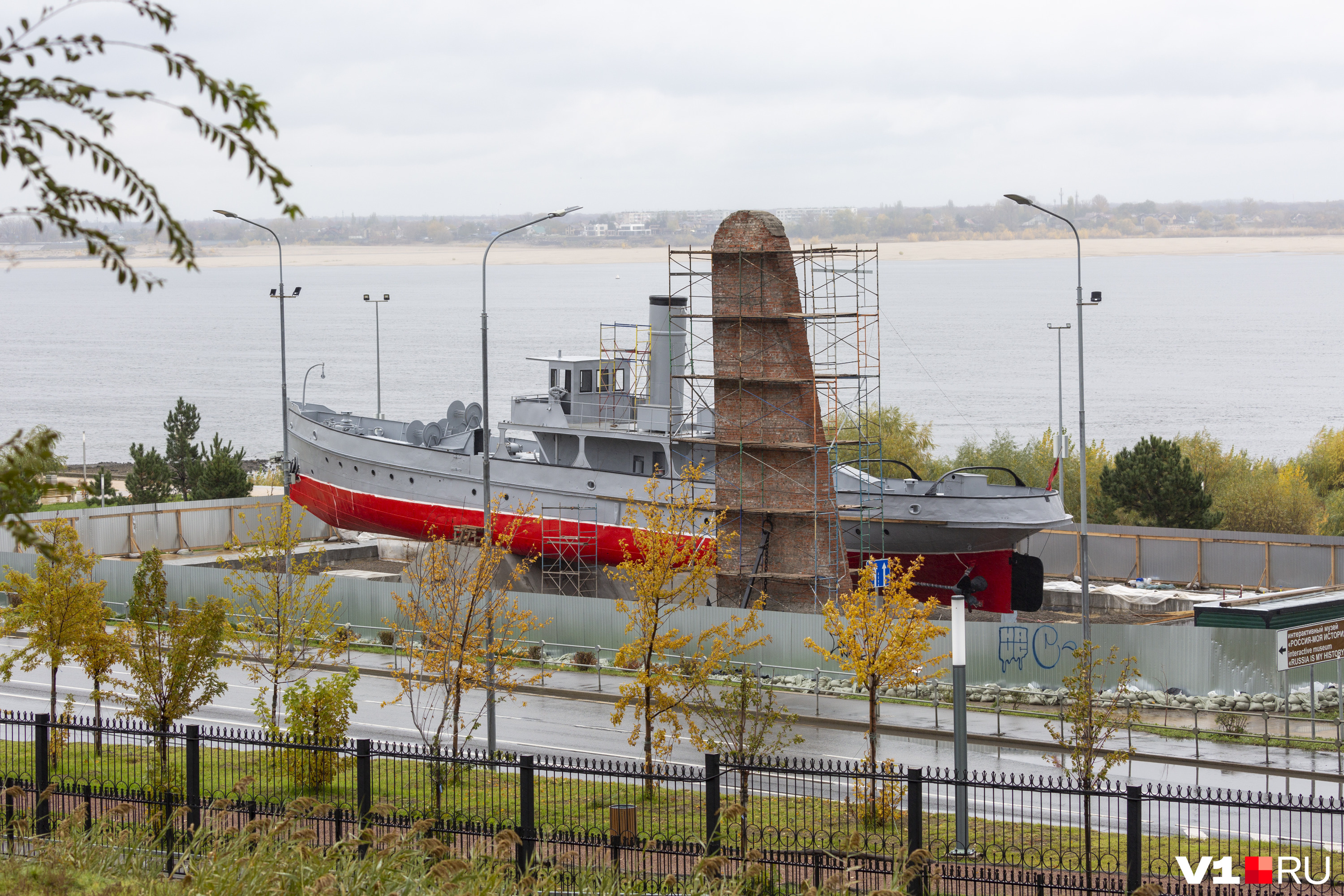 Памятник пароход