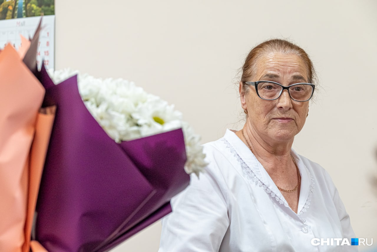 Елизавета Федоровна четко говорит, отрывисто, но очень нежно. А еще годы никак не смогли спрятать ее красоту Елизавета Федоровна четко говорит, отрывисто, но очень нежно. А еще годы никак не смогли спрятать ее красоту