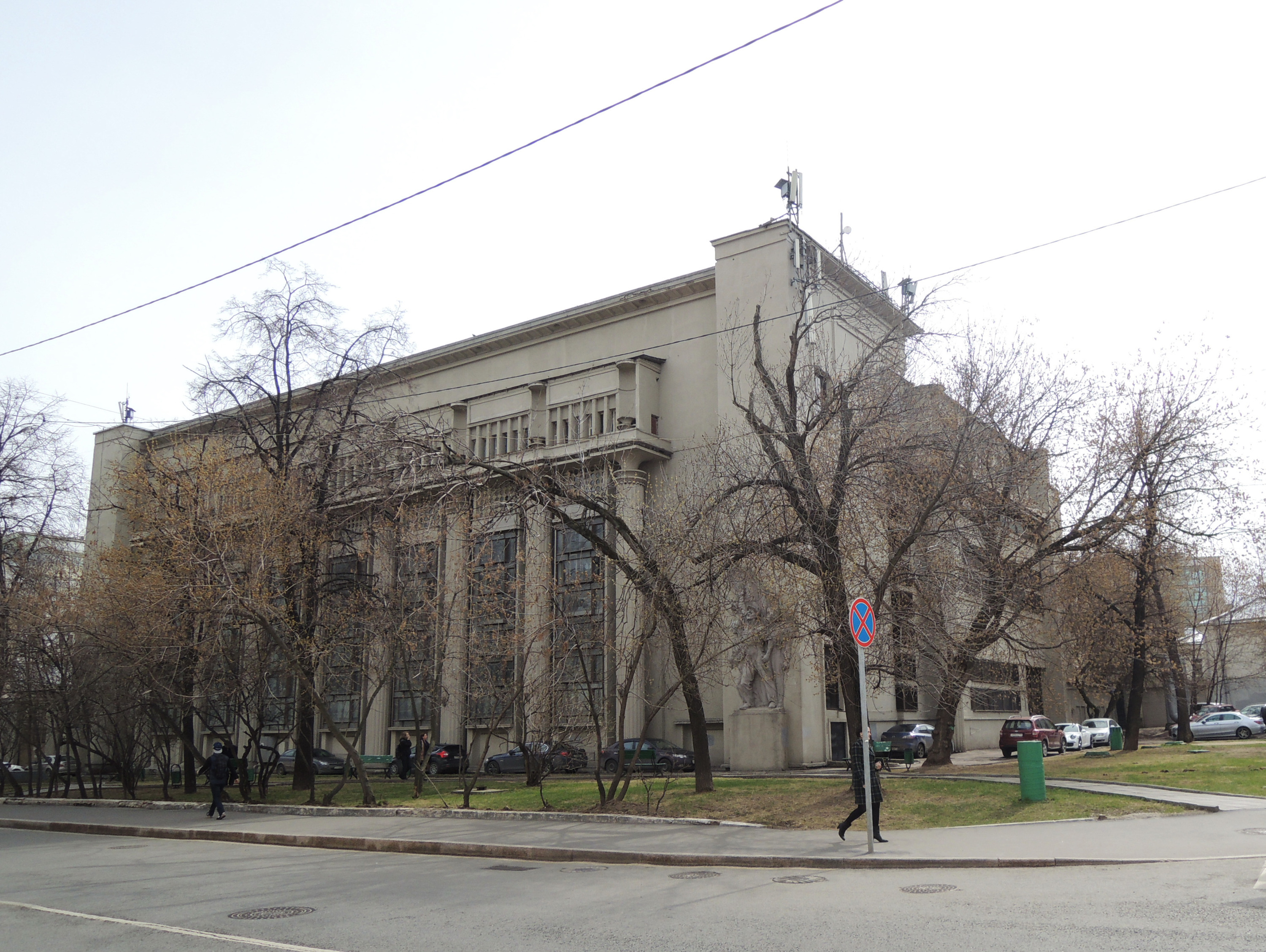 Первая тяговая подстанция Московского метрополитена на Большой Никитской, 7/10. Она была открыта в 1935 году Первая тяговая подстанция Московского метрополитена на Большой Никитской, 7/10. Она была открыта в 1935 году