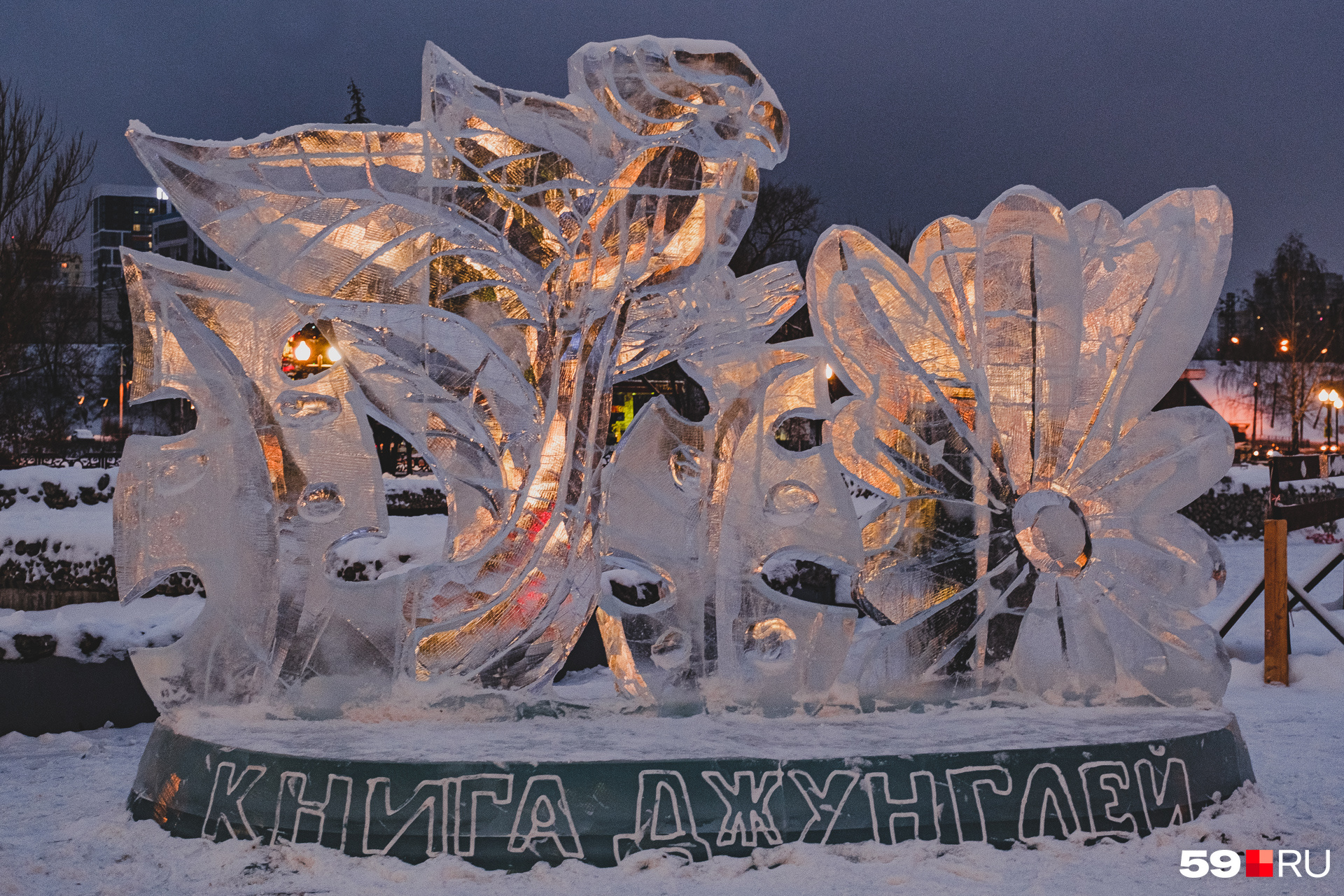 Какие ледовые. Ледяные фигуры Сыктывкар. Ледяные фигуры Тольятти. Нерюнгри ледяные фигуры. Ледовые скульптуры в Сыктывкаре.