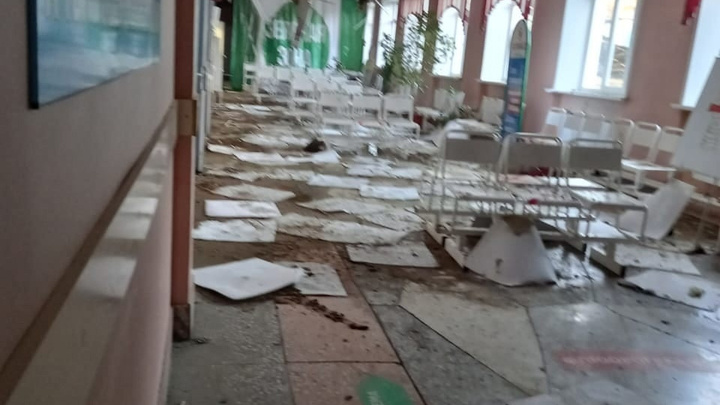 В действующей поликлинике в кузбасском городе рухнул потолок
