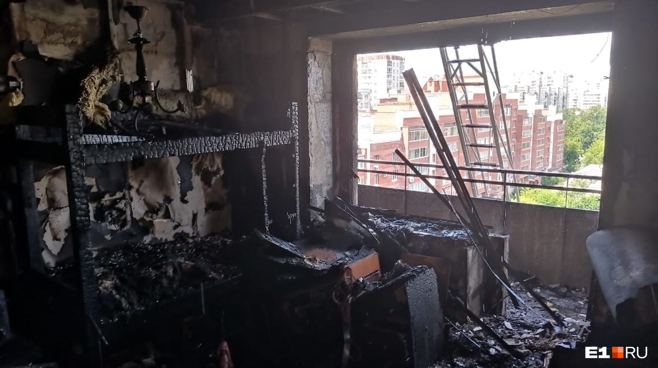 В квартире на девятом этаже все выгорело В квартире на девятом этаже все выгорело
