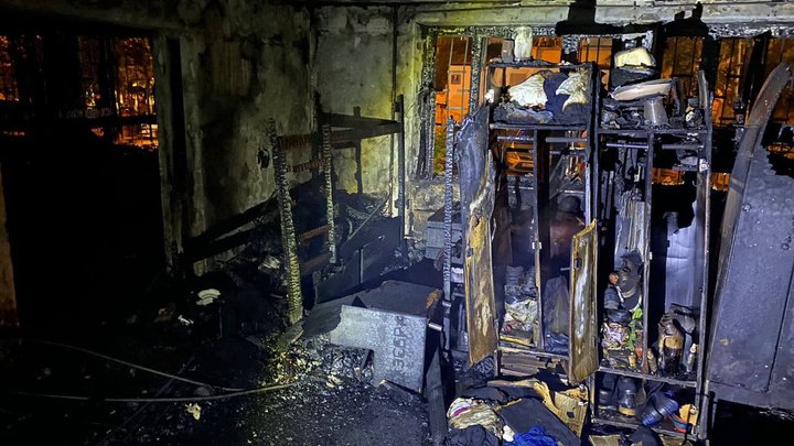 «Теперь нас ничего не остановит»: жители дома, где заживо сгорели постояльцы хостела, рассказали, что произошло. Онлайн-репортаж