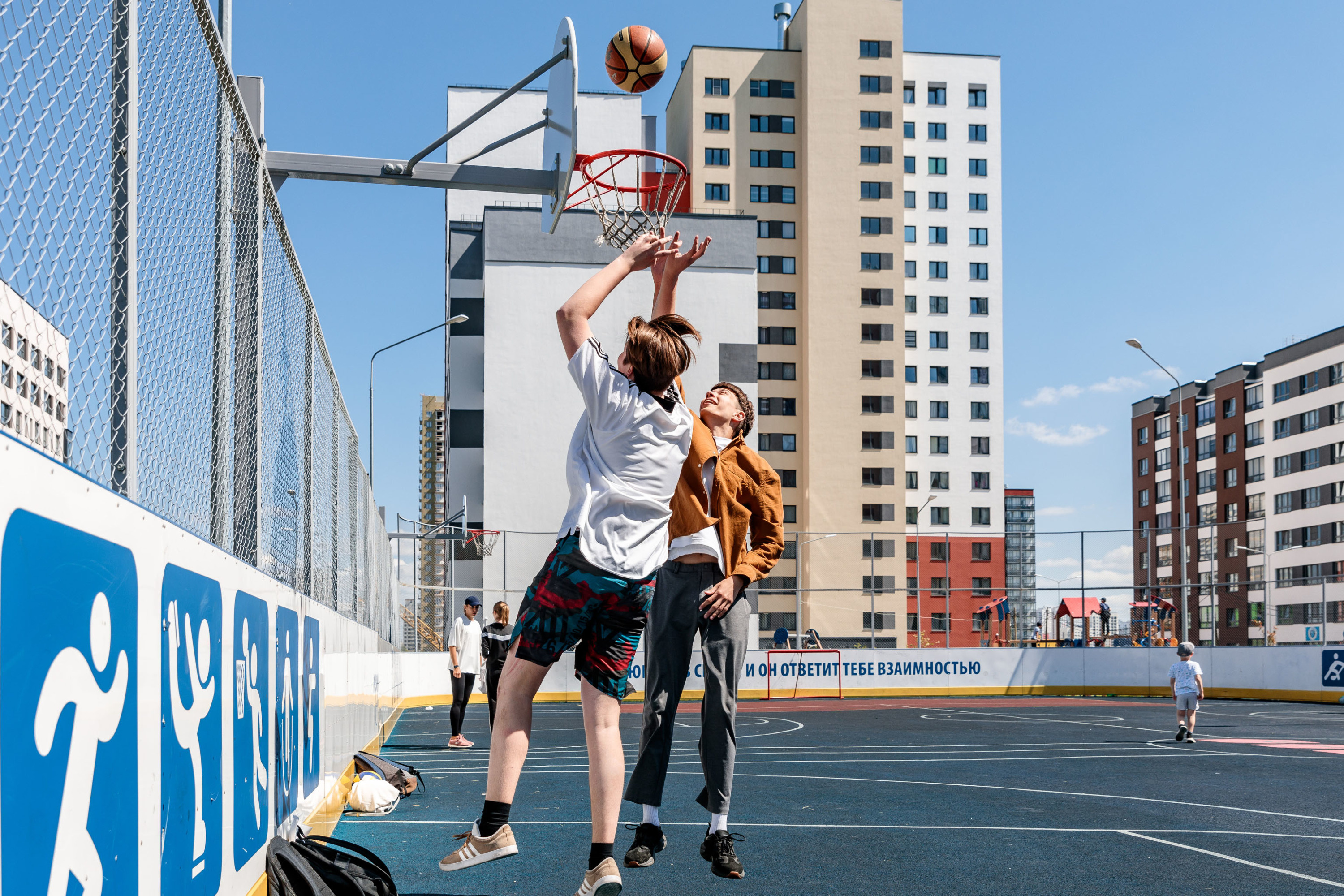 Большое внимание спорту