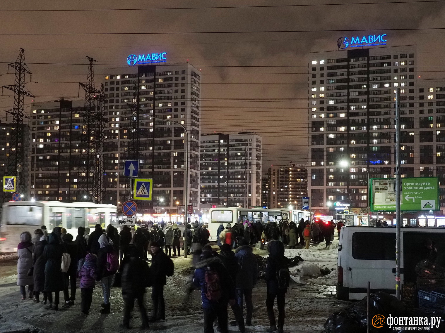 Приехали. Что заставляет людей мерзнуть в огромных очередях у станции метро  «Девяткино» - 14 января 2022 - ФОНТАНКА.ру