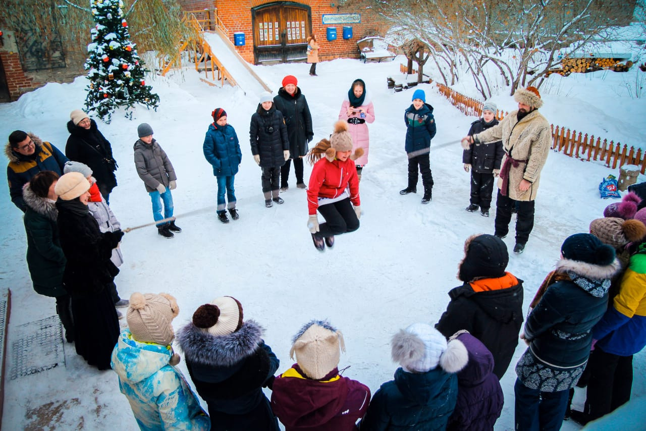 В Екатеринбурге уже начали раскупать билеты на новогодние елки. Куда сводить ребенка?