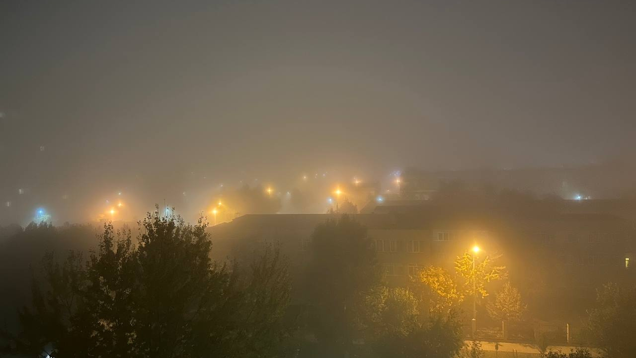 Два дня подряд Краснодар накрывало плотным туманом. Объясняем, что это было