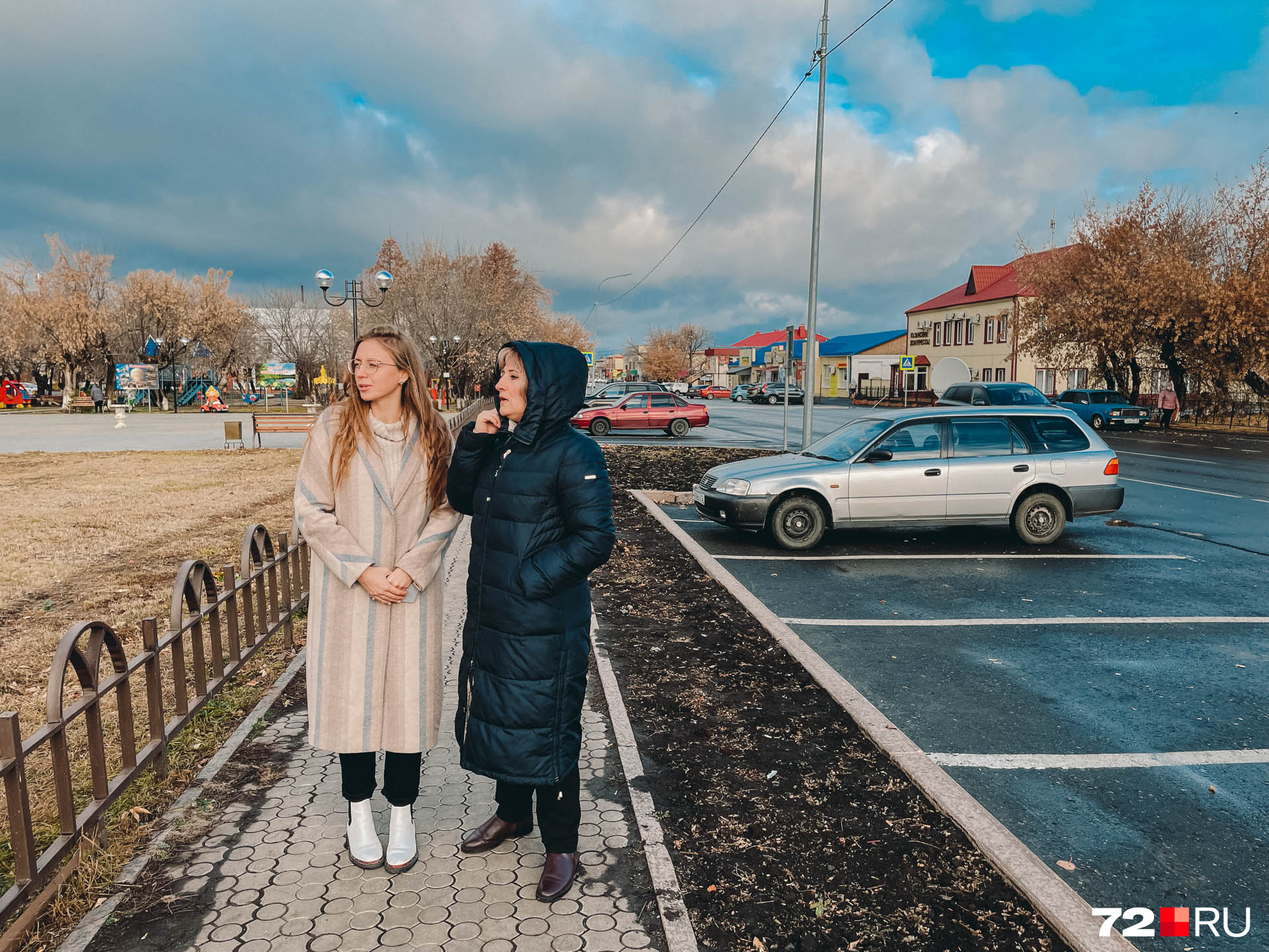 В парке часто проходят ярмарки. На них можно купить домашние продукты. «Тут я спустя долгое время вспомнила, как должна пахнуть курица!» — говорит Вера В парке часто проходят ярмарки. На них можно купить домашние продукты. «Тут я спустя долгое время вспомнила, как должна пахнуть курица!» — говорит Вера