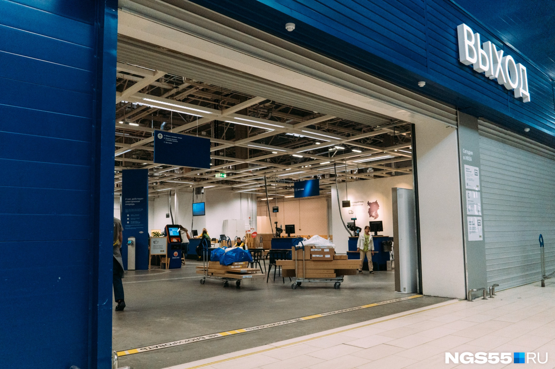 После распродажи для сотрудников магазины IKEA открылись и обычным людям — но только в онлайн-формате