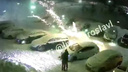 Заявление написано: в ярославском дворе новогодний фейерверк запустили прямо в припаркованные машины