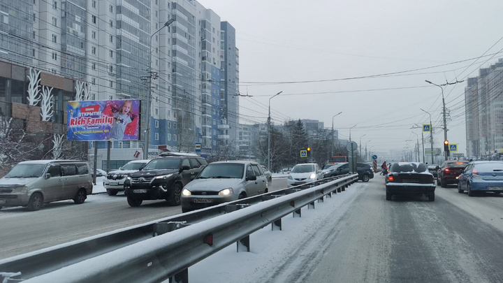 Всему виной снегопад: в Красноярск вернулись утренние пробки