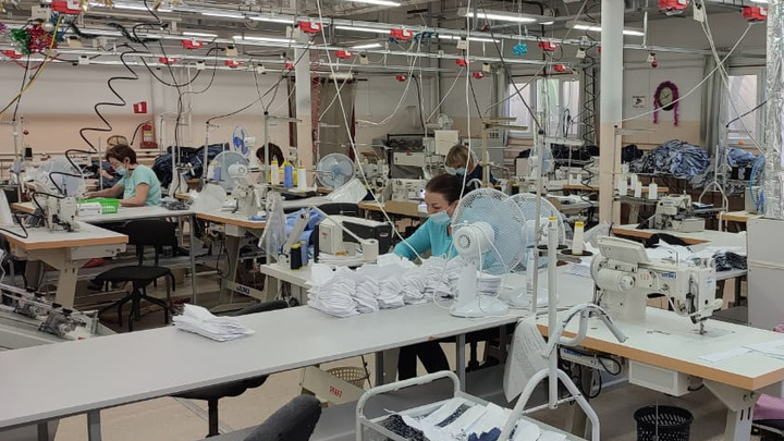 «Называла это фашизмом»: с южноуральской фабрики «Пеплос» уволили швею за отказ носить маску на работе