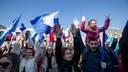 «Каждый из вас присядет, а потом прыгнет»: как прошел марафон «ZаРОССИЮ» в Новосибирске — репортаж из толпы